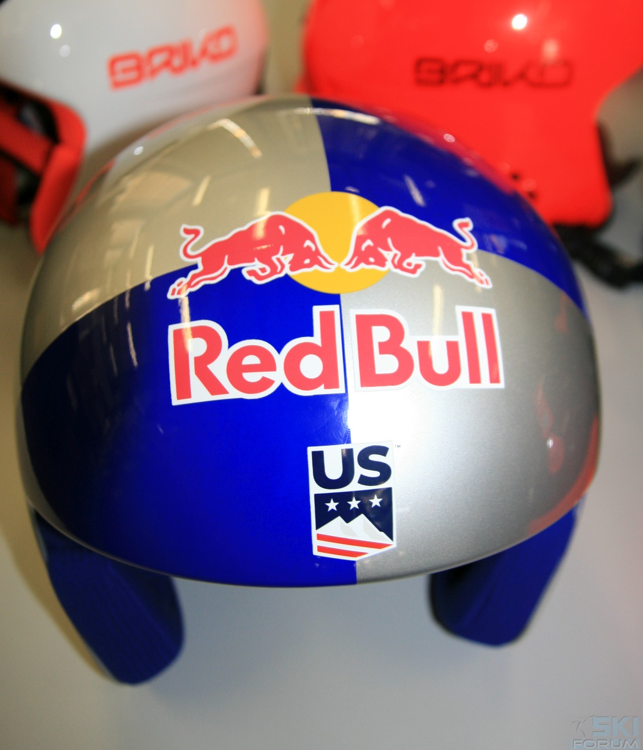 Il primo e unico casco RedBull in vendita | SkiForum - Sci, turismo, sport  e passione