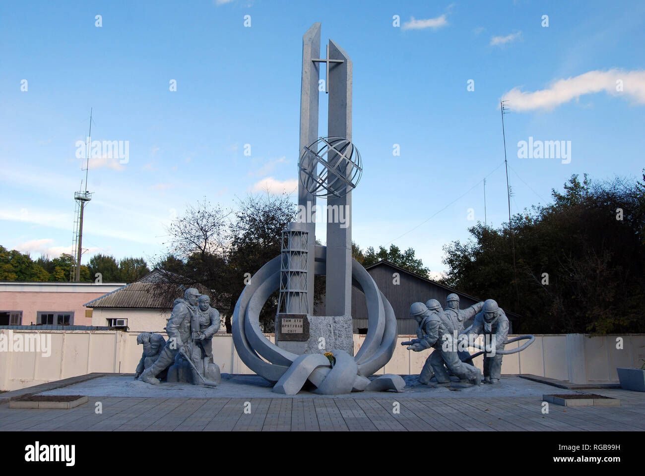 monumento-ai-liquidatori-di-chernobyl-che-ha-coraggiosamente-affrontato-il-disastro-nucleare-n...jpg