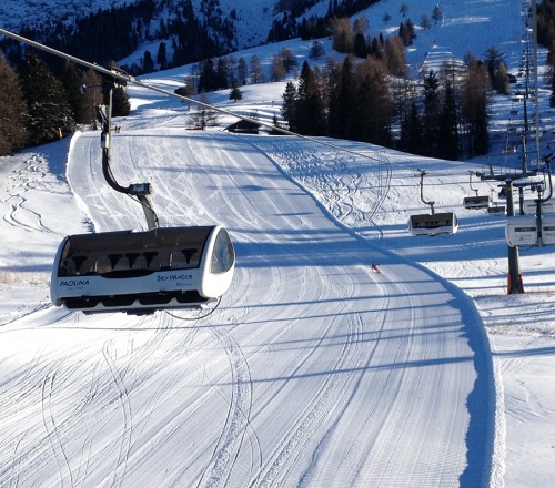 Seggiovia ammorsamento automatico Paolina, quadriposto carenata del Carezza  Ski