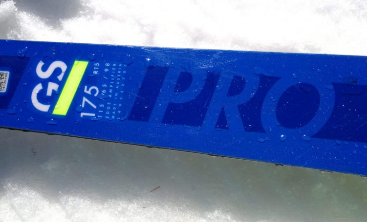 Salomon S/Race PRO GS: dedicato a sciatori esperti perfetti per curve ampie